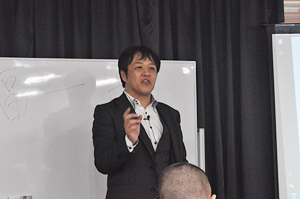 4��18���Z�~�i�[���i